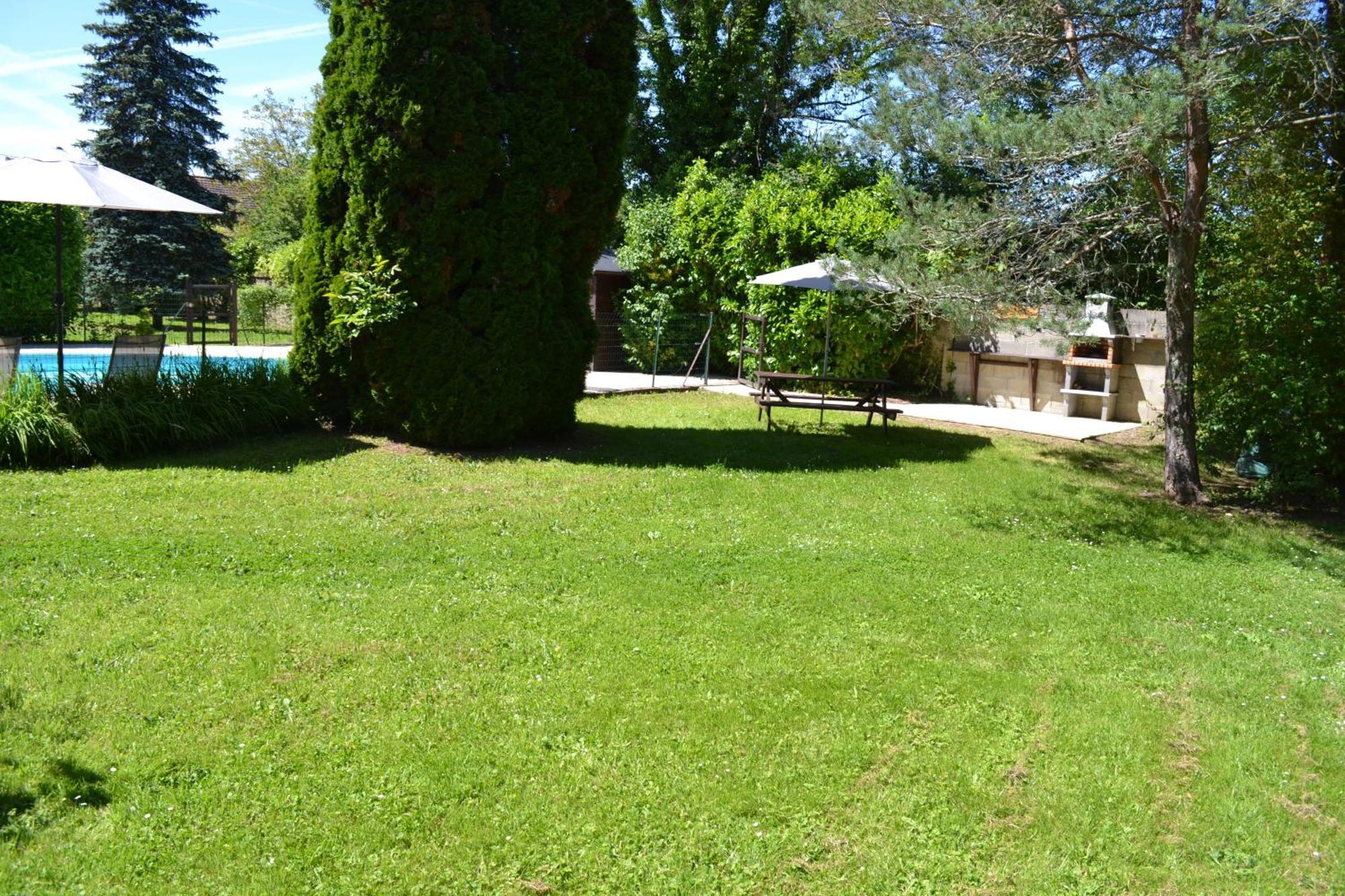 Les Bruyeres B&B 2 Montbron Dış mekan fotoğraf