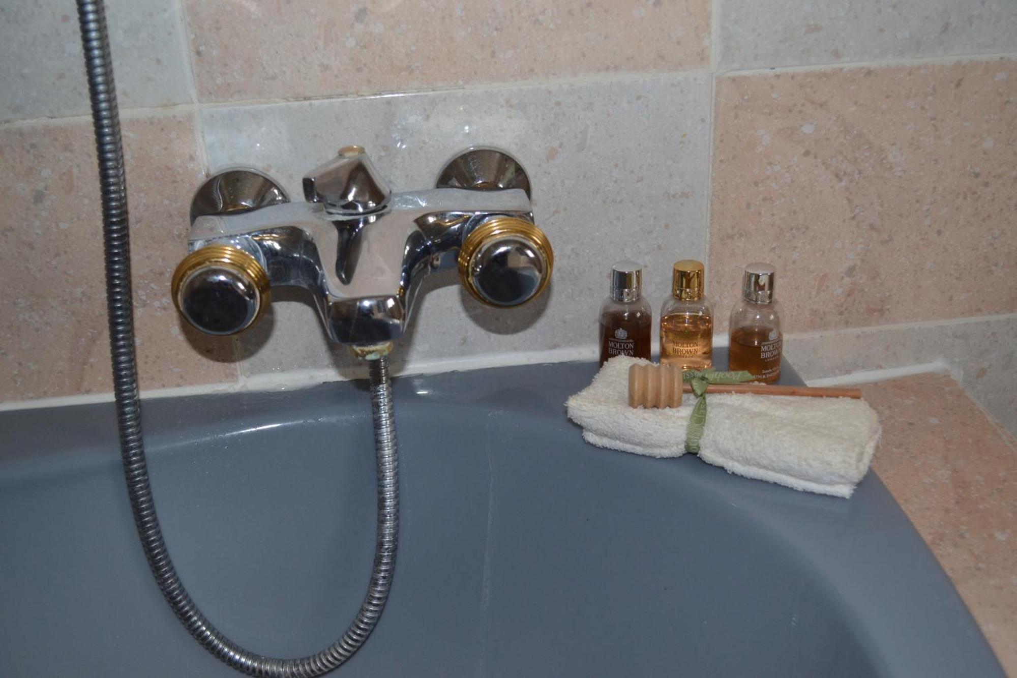 Les Bruyeres B&B 2 Montbron Dış mekan fotoğraf